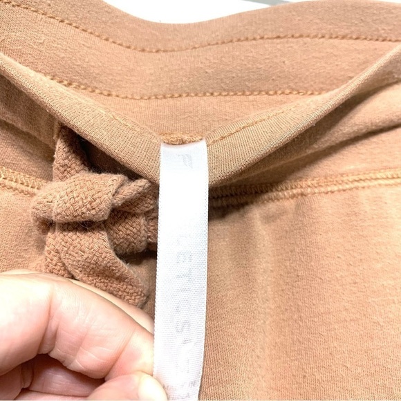 Fabletics Luxe Terry Jogger Driftscape Tan Clay Sweatpants High Rise size Medium - Picture 7 of 9